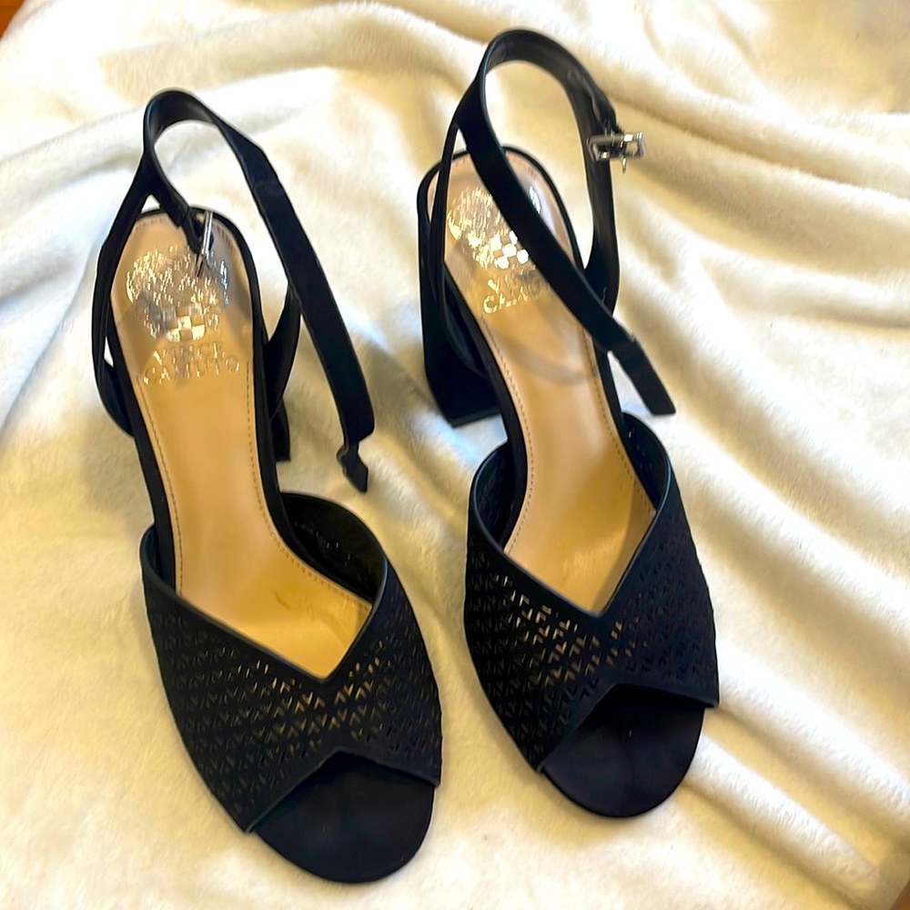 Like New Vince Camuto block heels in black
